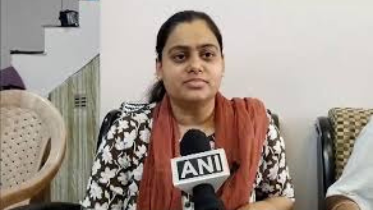 https://salarnews.in/public/uploads/images/newsimages/maannewsimage13062025_162854_Gujarat Womann.png